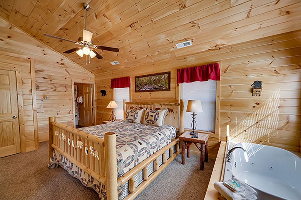 Pigeon Forge - The Bear Crossing - 2 Bedroom - Sleeps 8