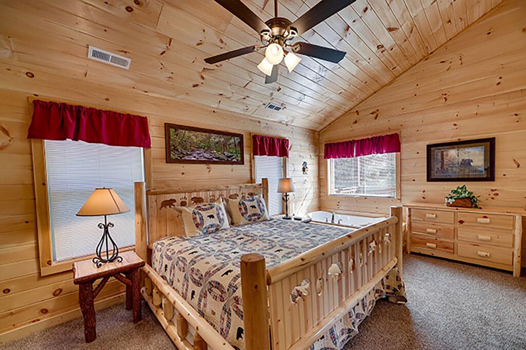 Pigeon Forge - The Bear Crossing - 2 Bedroom - Sleeps 8