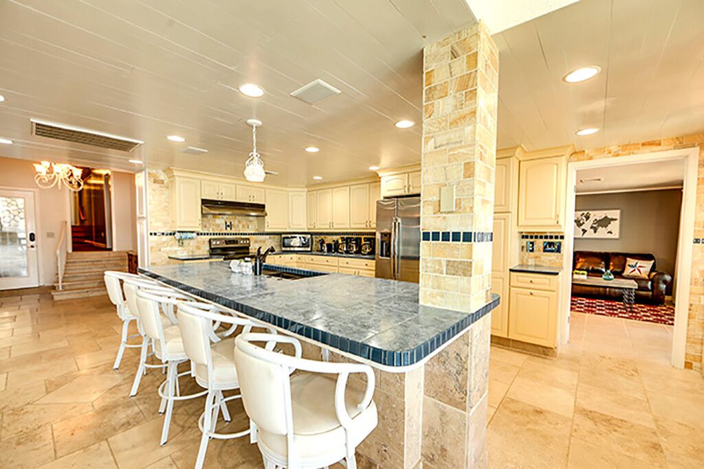 Pigeon Forge - The Lake House - 10 Bedroom - Sleeps 32