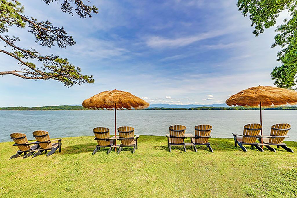 Pigeon Forge - The Lake House - 10 Bedroom - Sleeps 32