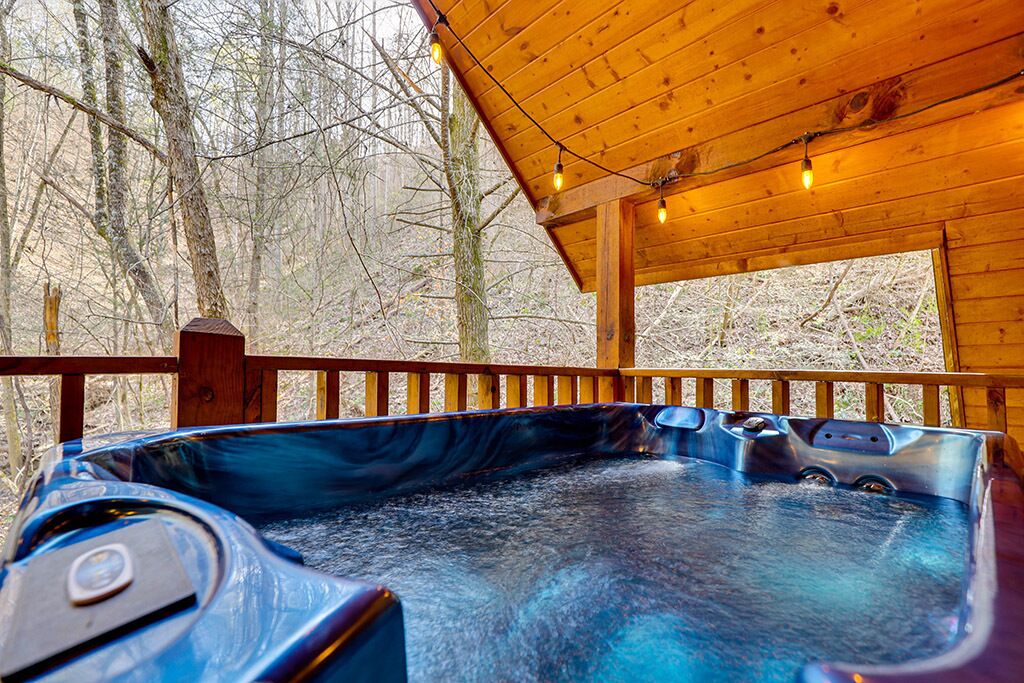 Pigeon Forge - Tucked Inn - 2 Bedroom - Sleeps 8