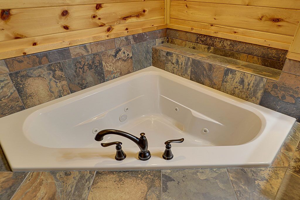 Gatlinburg - Ultimate Escape - 2 Bedroom - Sleeps 6