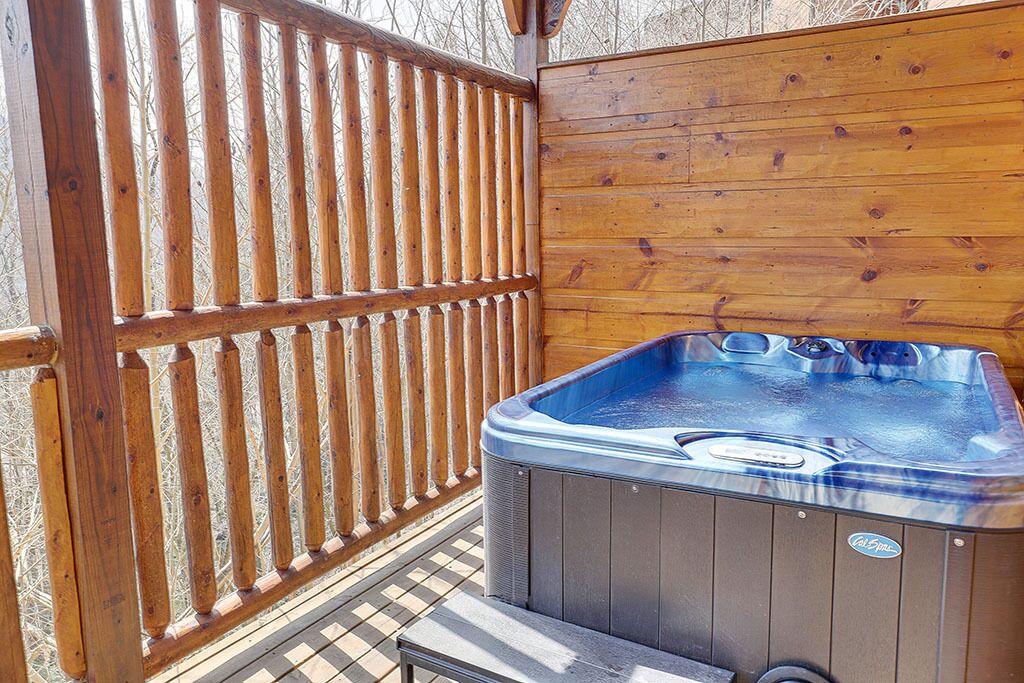 Gatlinburg - Ultimate Escape - 2 Bedroom - Sleeps 6