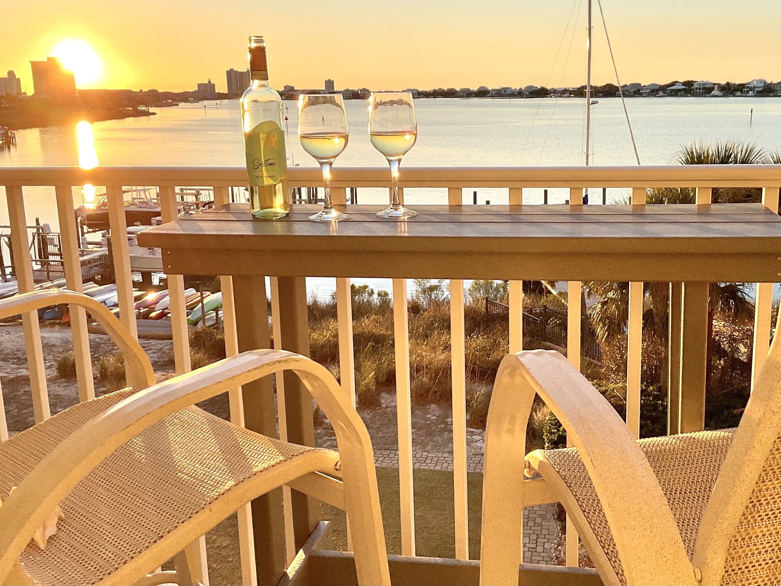 Perfect Location - Close to Everything! and 2 Beach Bikes included!