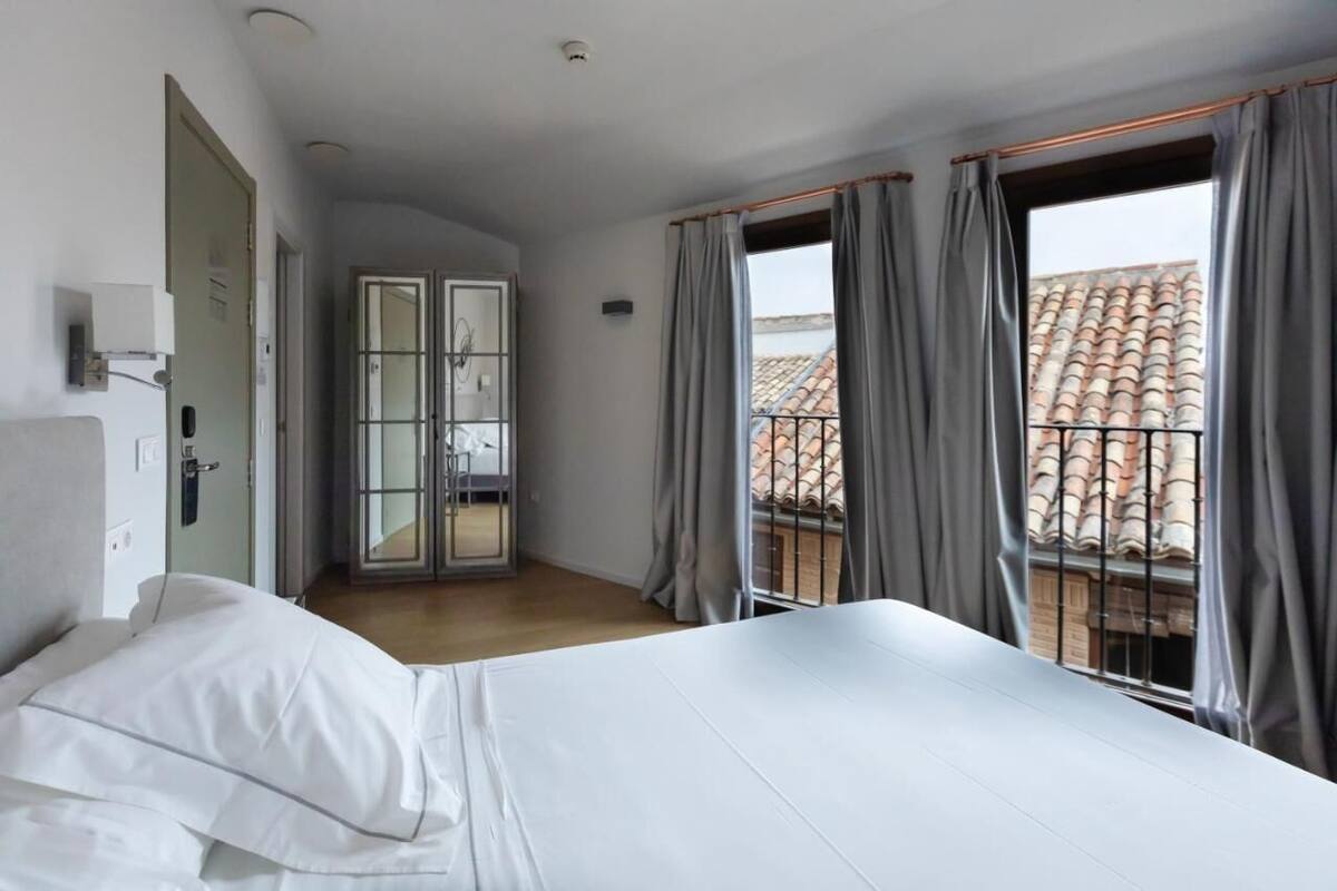 double room (boutique) | 1 bedroom, minibar, in-room safe, individually decorated