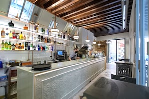 Petit déjeuner buffet servi tous les jours en supplément