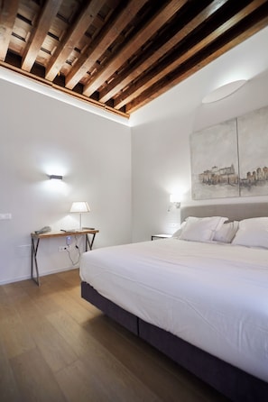 Standard Double Room | Minibar, in-room safe, individually decorated, desk