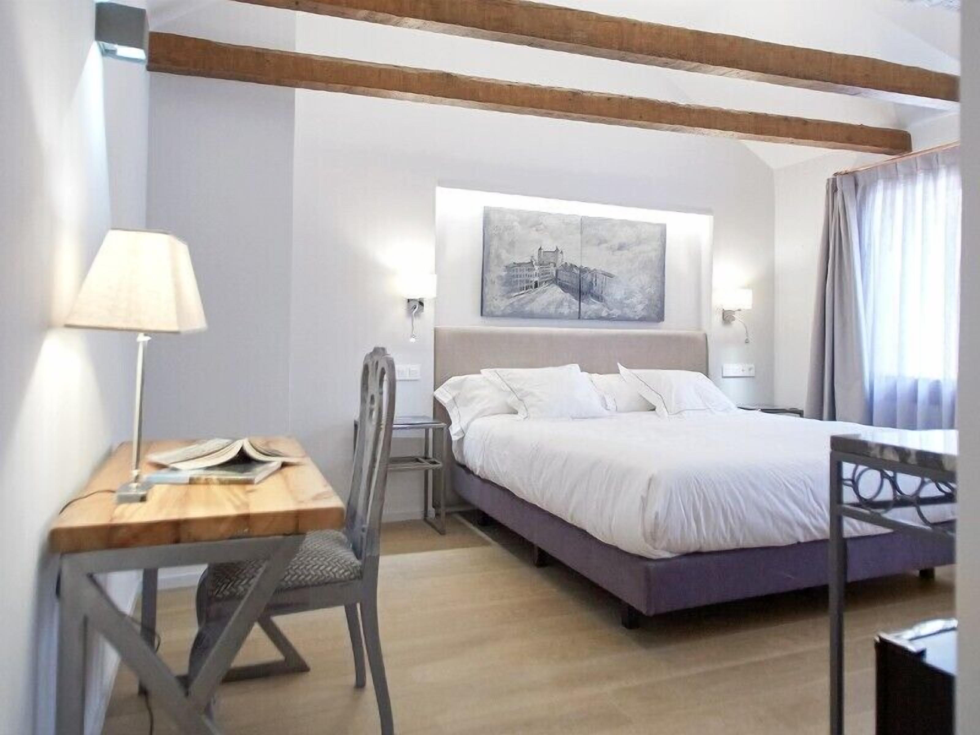 Luxe beddengoed, donsdekens, een minibar, een kluis op de kamer