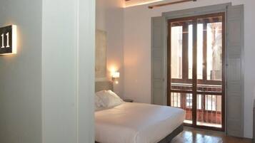 Superior tweepersoonskamer | Luxe beddengoed, donzen dekbedden, een minibar, een kluis op de kamer