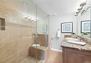 Combined shower/bathtub, hair dryer, towels, soap