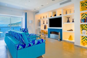 TV, fireplace, stereo