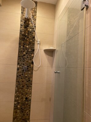 Dusche, Handtücher, Seife, Toilettenpapier