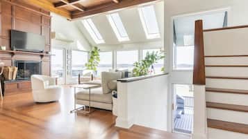 Smart TV, chimenea, impresora