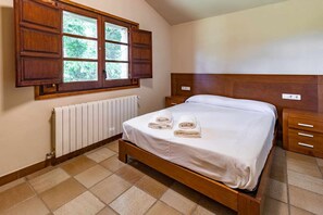 4 Schlafzimmer, Schreibtisch, Bügeleisen/Bügelbrett, kostenloses WLAN