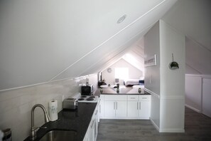 Fridge, microwave, oven, stovetop - ⛱ Block from Beach & Boardwalk- Loft #8 on 10th St. & Phila Ave. (Ocean City)