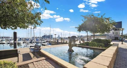 Waterfront property in Harborview