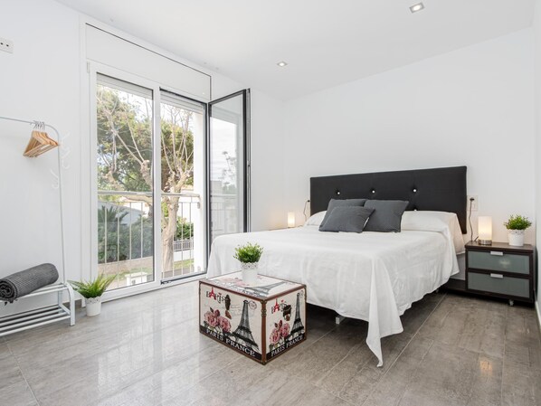 4 عدّة غرف نوم ومكواة/لوح كي وخدمة الإنترنت