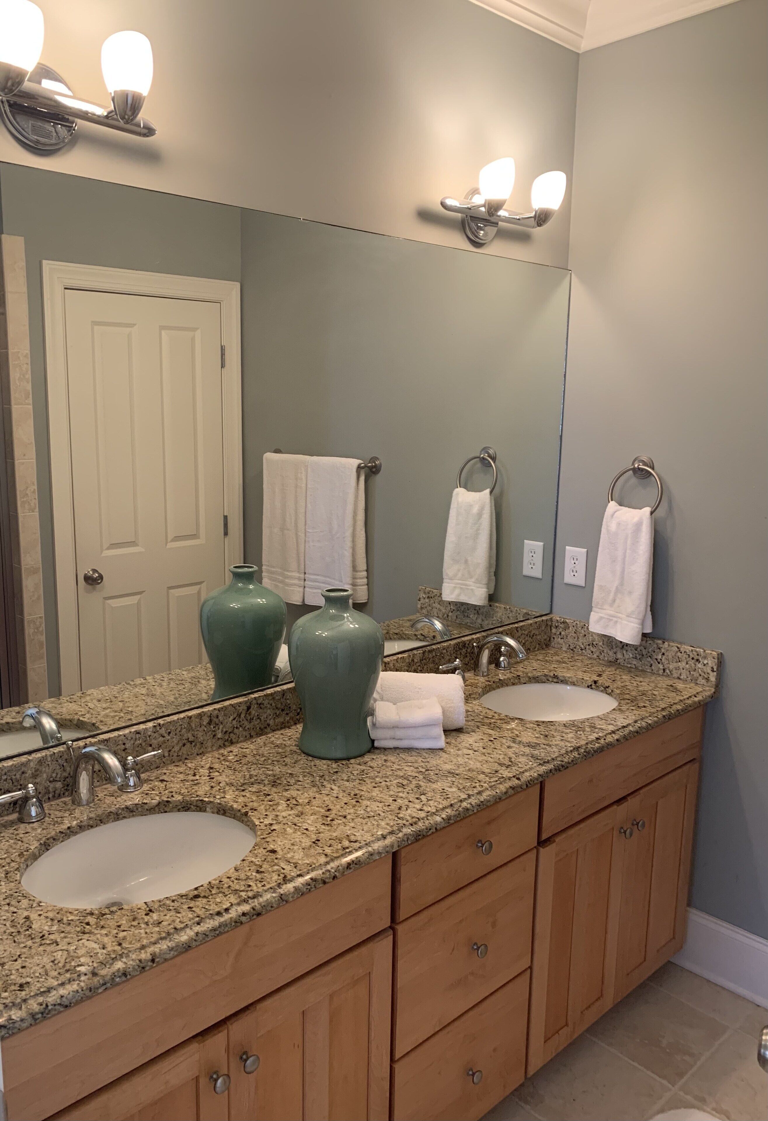 4 Bedroom 3 Bath townhome Steps from the sand of Wrightsville Beach. Sleeps 10+