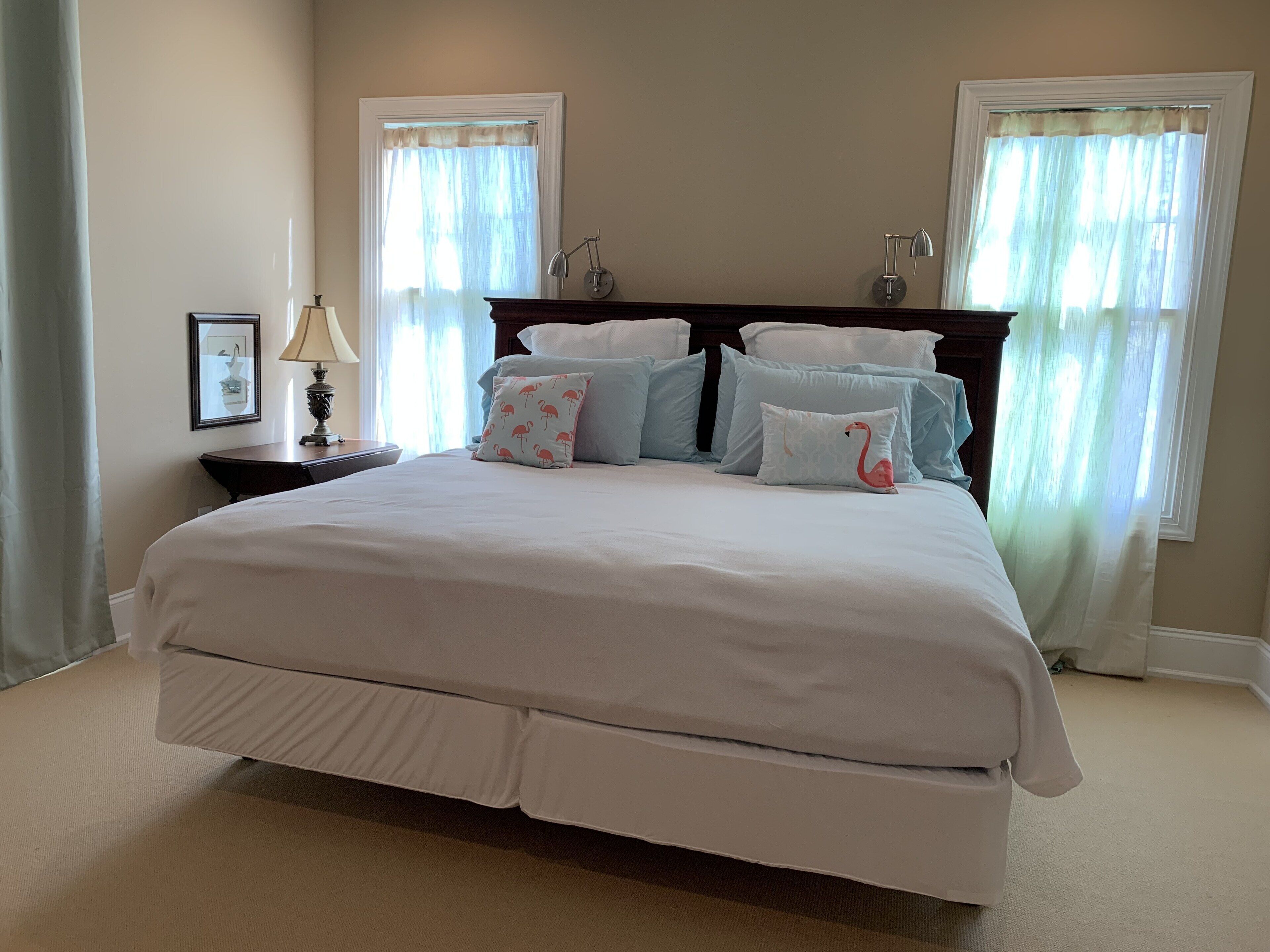 4 Bedroom 3 Bath townhome Steps from the sand of Wrightsville Beach. Sleeps 10+