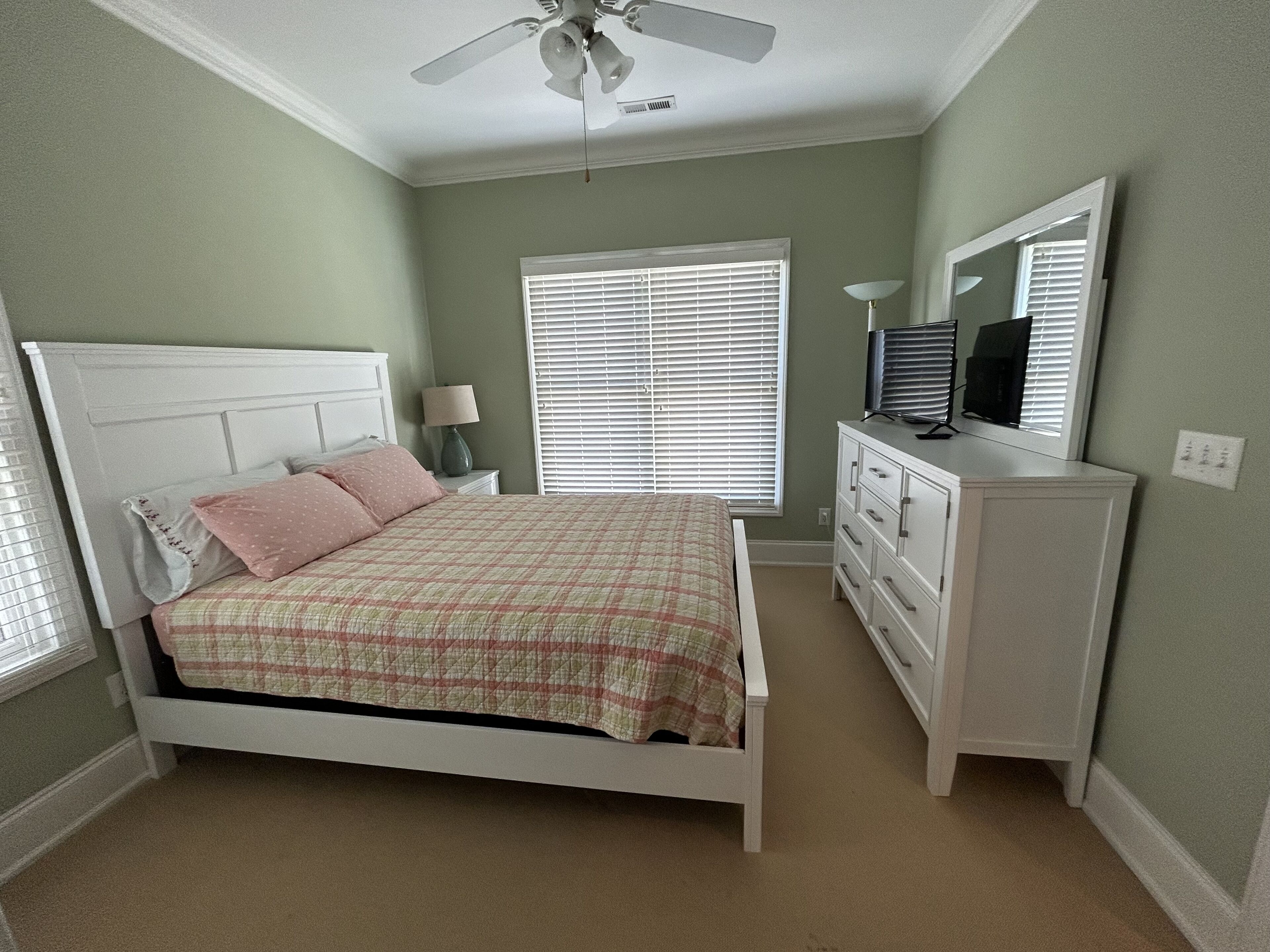 4 Bedroom 3 Bath townhome Steps from the sand of Wrightsville Beach. Sleeps 10+