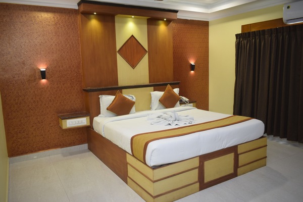 Allergitestet sengetøy, minibar, safe på rommet og skrivebord