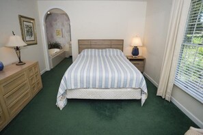 4 bedrooms, in-room safe, free WiFi, bed sheets - Ships Watch Resort Get-a-way at the Colman (Duck)