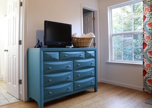 Interior - Cute cottage just outside Asheville with EV charger. Won’t you be my neighbor? (Candler)