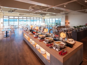 Sarapan prasmanan setiap hari (JPY 3500 per orang)