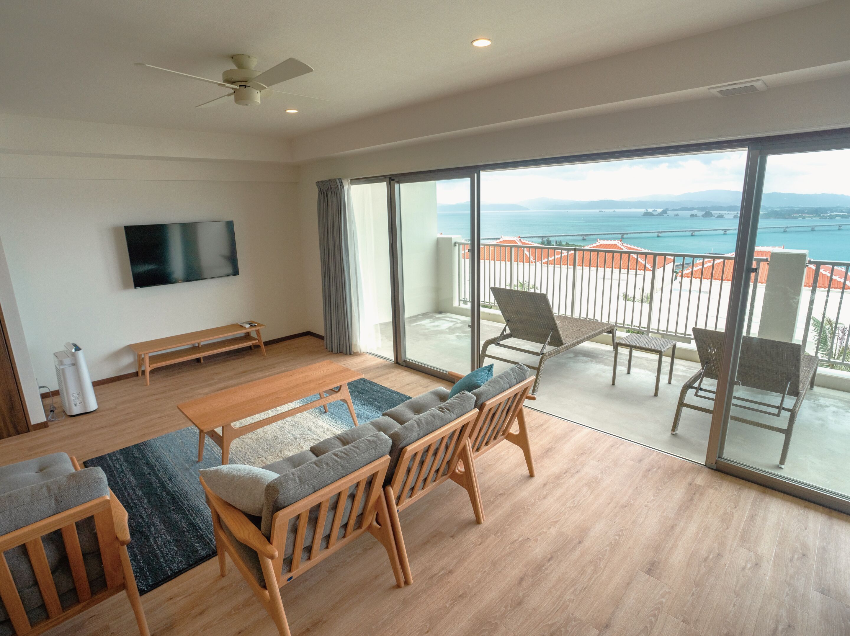 小型套房, 无烟房, 海洋景观 (Condo Suite) | 2 多间卧室、羽绒被、办公桌、遮光窗帘