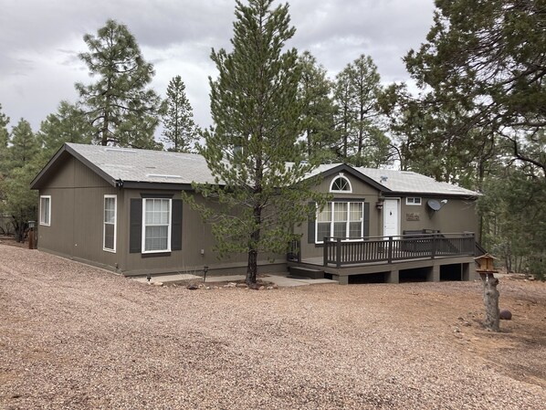 Exterior - Private cabin amongst the Pines & Wildlife, close to lakes and town amenities (Show Low)