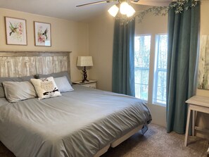 3 bedrooms, desk, free WiFi, bed sheets - Private cabin amongst the Pines & Wildlife, close to lakes and town amenities (Show Low)