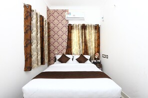 Desk, bed sheets - ST.THOMAS INN (Chennai)