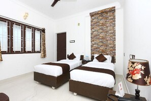 Escritorio y ropa de cama 