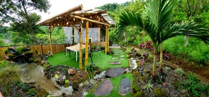 Outdoor dining - Canyon Casa: Direct Riverfront :20 Minutes to the SJO Airport ! (Brasil De Mora)