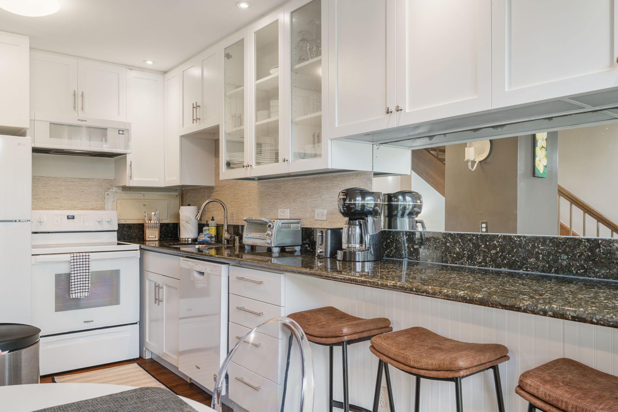 Kjøleskap, mikrobølgeovn, ovn og kokeplater