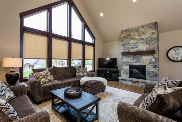 Flat-screen TV, fireplace