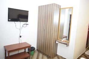 布置獨特、書桌、免費無線上網、床單