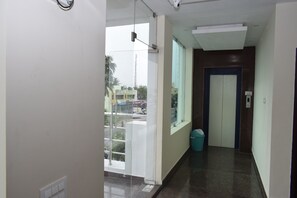 Elevator - TSV Hotel (Bahur)