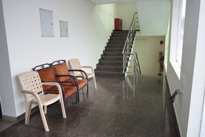 豪華四人房 | 浴室 | 淋浴設備、肥皂、衛生紙