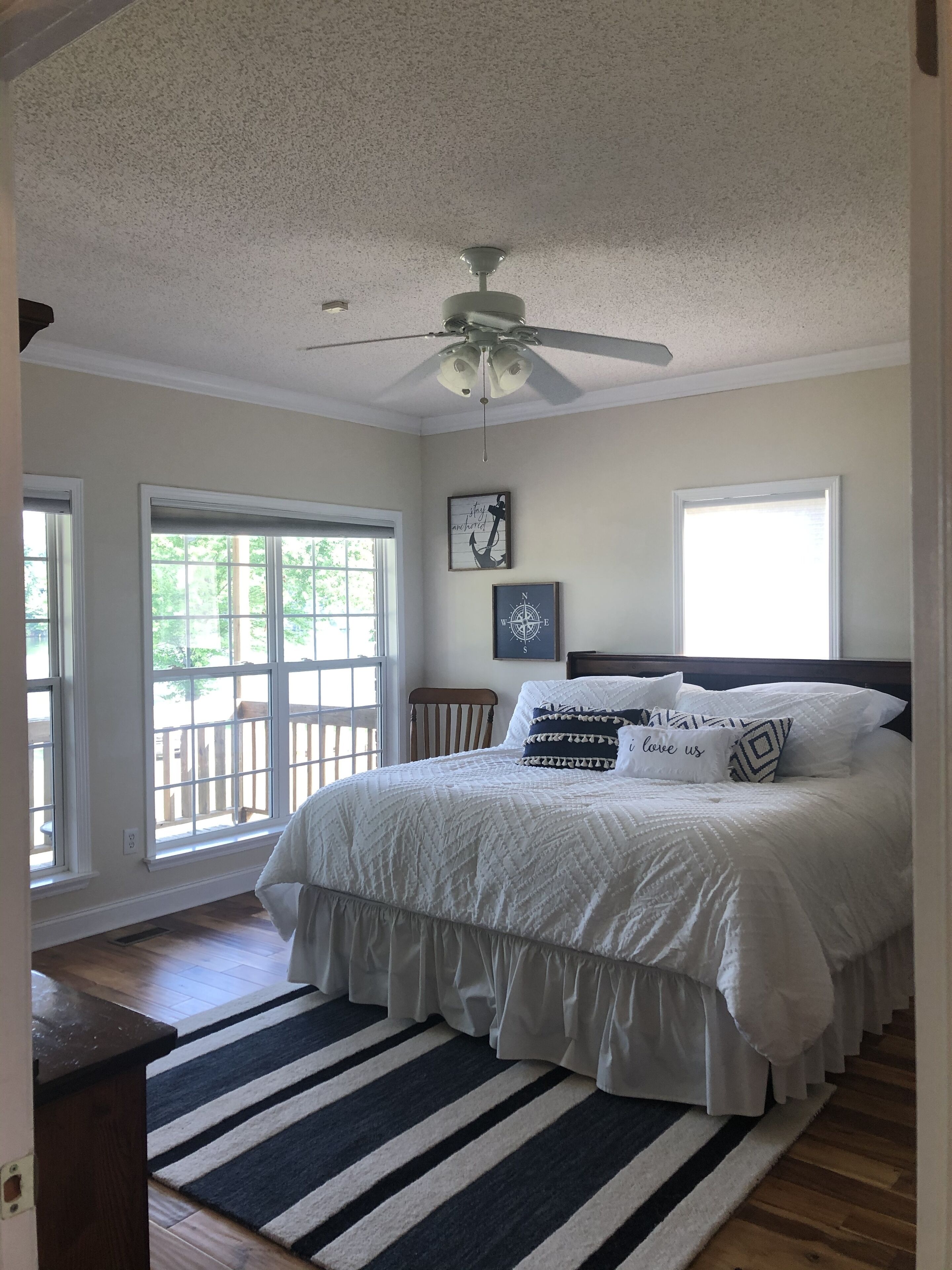 3 bedrooms,2.5 bath Lakefront home w/boathouse 