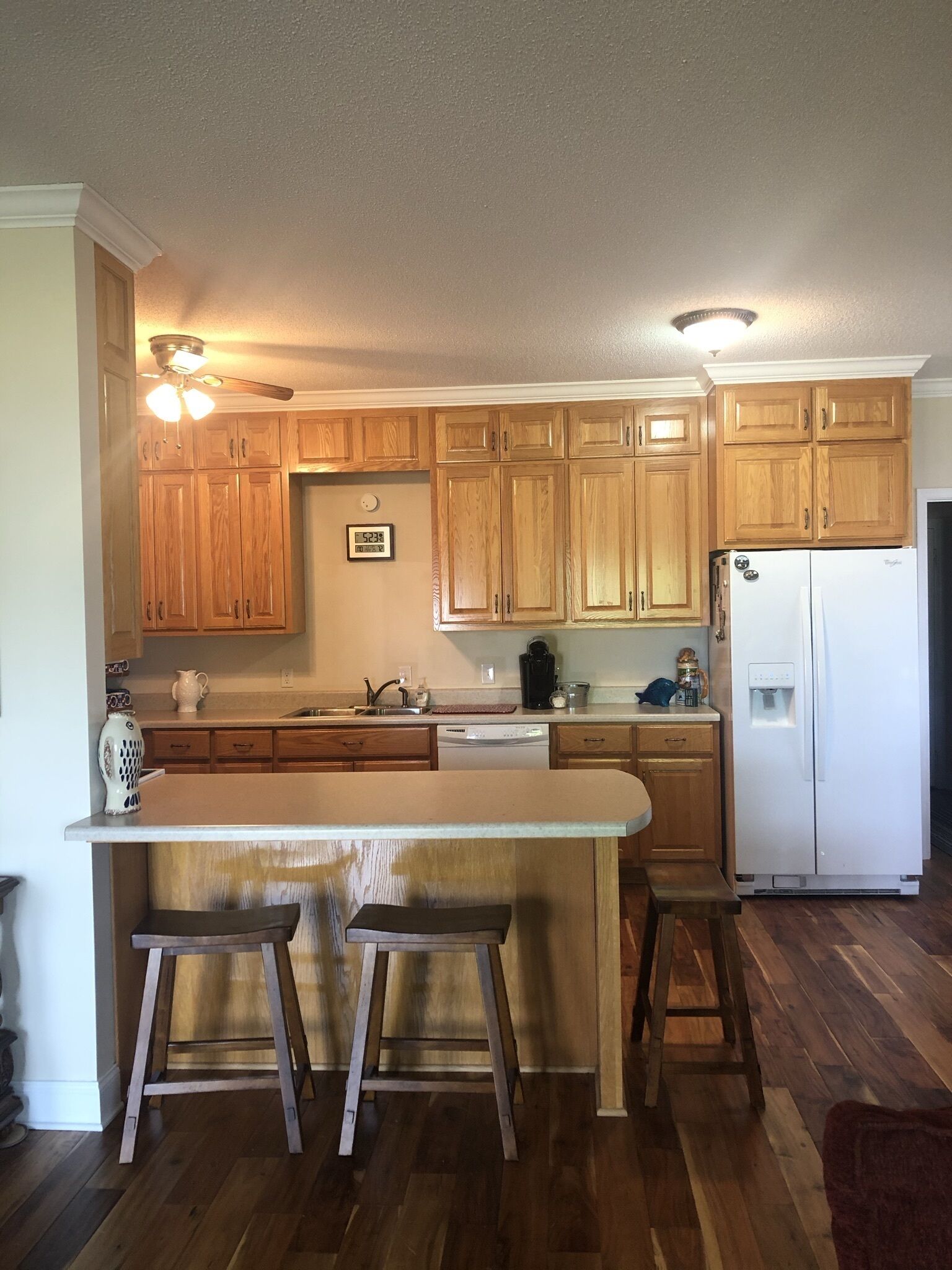 3 bedrooms,2.5 bath Lakefront home w/boathouse 