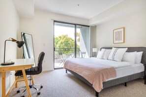 1 bedroom, iron/ironing board, WiFi, bed sheets - Hip San Jose 1BR w/ Gym, Pool, W/D, walk to WF + Caltrain, by Blueground (San Jose)