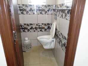 Regadera y toallas 