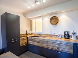 Réfrigérateur, micro-ondes, four, lave-vaisselle