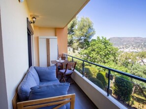 Outdoor dining - Un autre jour ensoleillé by Interhome (Bormes-les-Mimosas)
