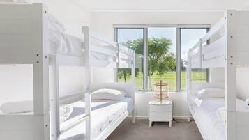 3 habitaciones, tabla de planchar con plancha, wifi y ropa de cama