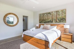 3 chambres, fer et planche à repasser, Wi-Fi, draps fournis