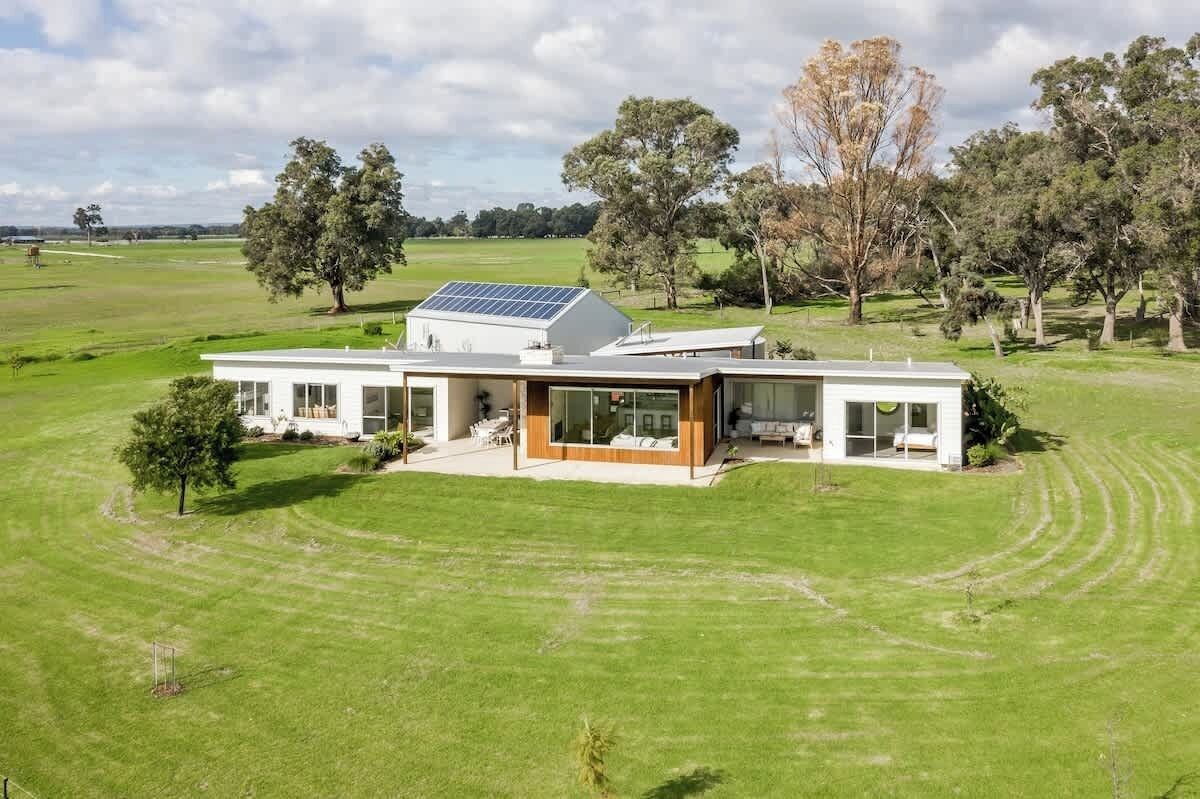 المنشأة من الخارج