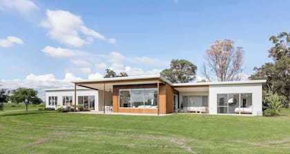 Busselton Hithergreen Luxe Farm Stay near Beaches