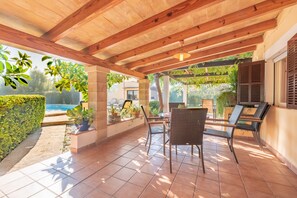 屋外ダイニングエリア